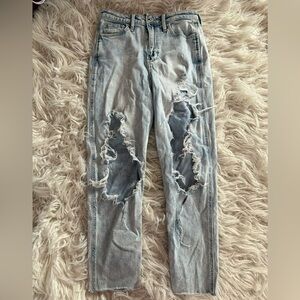 Hollister Ultra High Rise Mom Jean Distressed Cropped W25